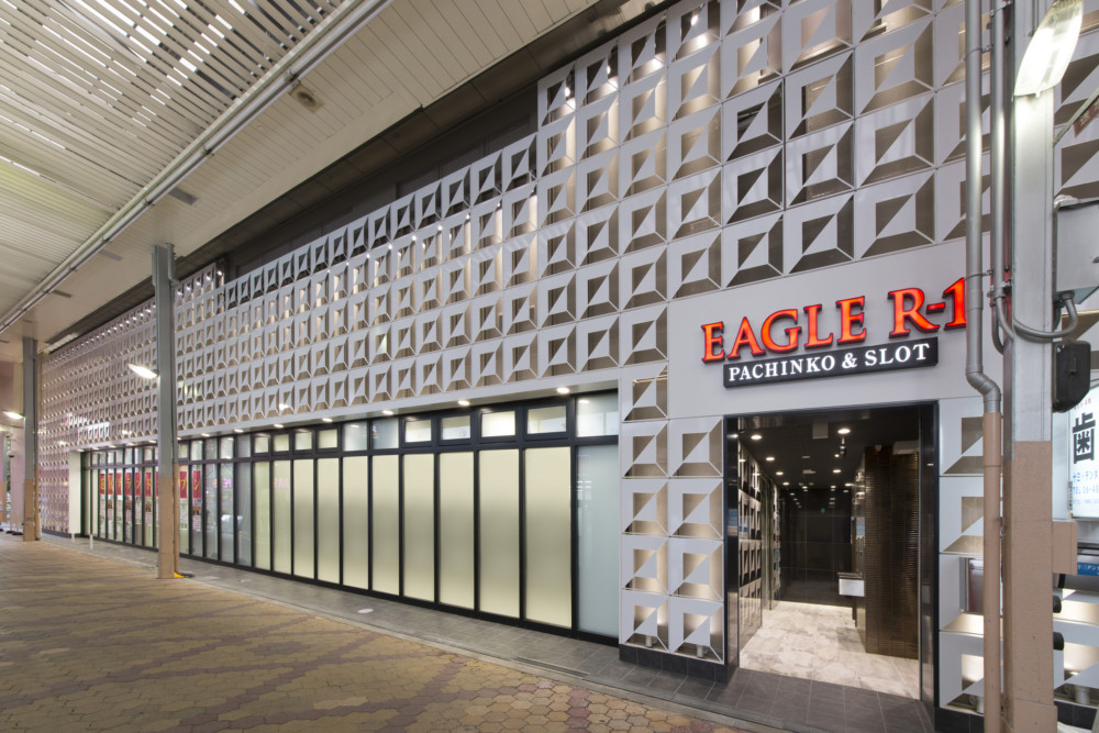 EAGLE R-1  十三駅東口店