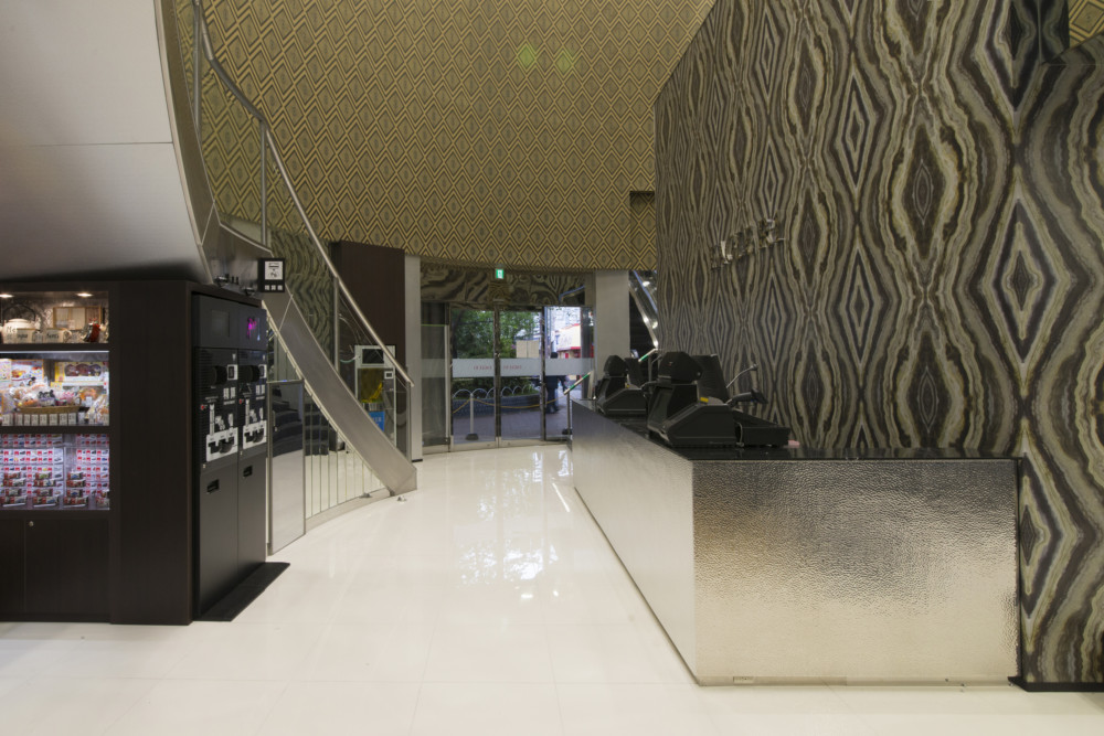 EAGLE R-1  十三駅東口店