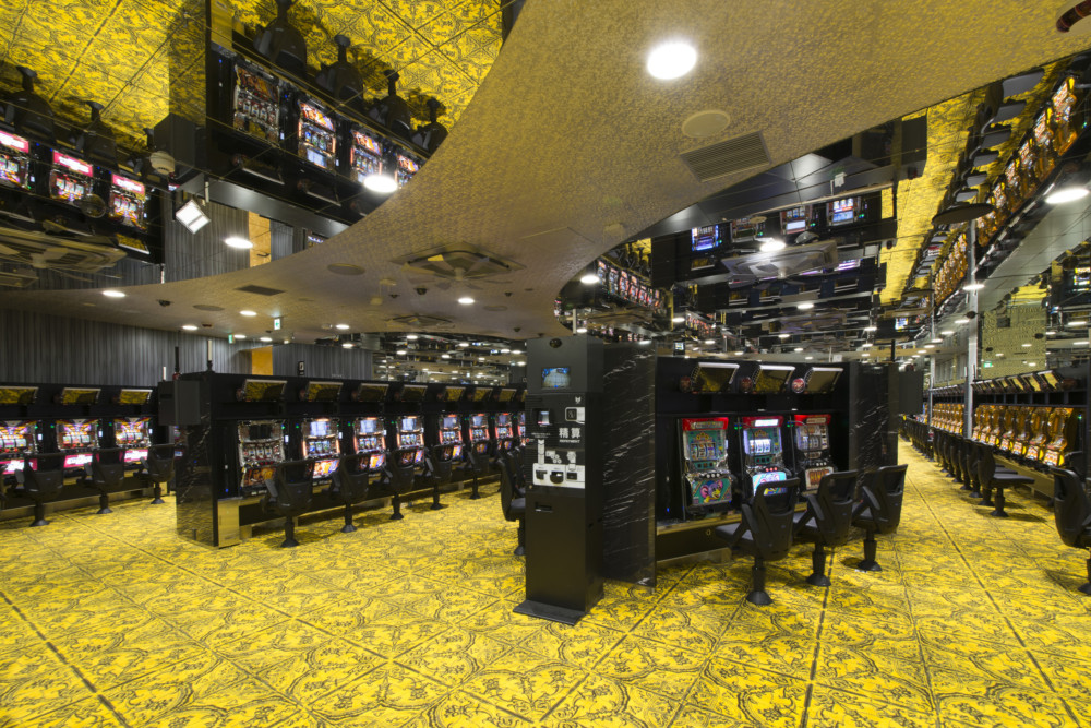 EAGLE R-1  十三駅東口店