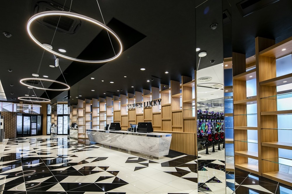 スーパーラッキー 津幡店